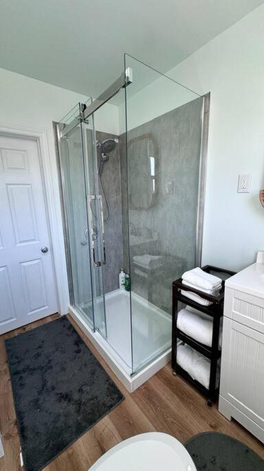 Near The Falls Two Bedroom - 5 Min Walk To Clifton Niagara-Fälle Exterior foto
